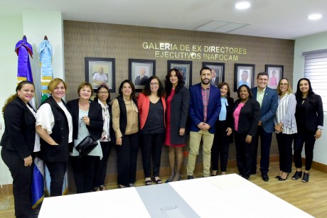  imagen El evento se desarroll&oacute; en el sal&oacute;n de reuniones del Inafocam y cont&oacute; con la participaci&oacute;n de Altagracia Olivo, directora de Gesti&oacute;n de Redes de Servicios del INAIPI; Cristina Molina, vicerrectora de proyectos y Decana de Educaci&oacute;n de la UCE; Susana Santar&eacute;n y Leandro Bleger, docentes del IIPE-UNIESCO; directivos y encargados departamentales del Inafocam.&nbsp;
&nbsp; 
