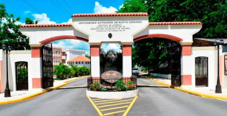  imagen Foto de la puerta de la UASD 