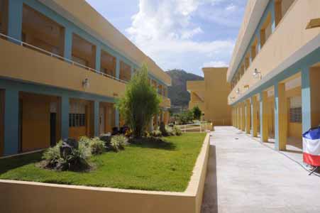  imagen Presidente Medina entrega  dos nuevos liceos y una escuela en Constanza 