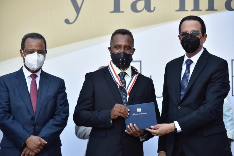  imagen El docente Arqu&iacute;medes Jerez De La Cruz, ganador de la Medalla de Plata al M&eacute;rito Magisterial en la categor&iacute;a Reconocimiento &ldquo;Eugenio Mar&iacute;a de Hostos" 