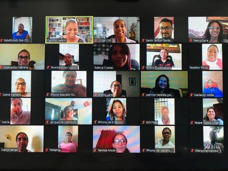  imagen La reuni&oacute;n estuvo encabezada por la encargada del &aacute;rea de Orientaci&oacute;n y Psicolog&iacute;a de este Distrito, Suleica Cuevas, quien manifest&oacute; que el MINERD est&aacute; haciendo todo lo posible para que toda la comunidad educativa reciba la asistencia psicol&oacute;gica necesaria.
&nbsp; 