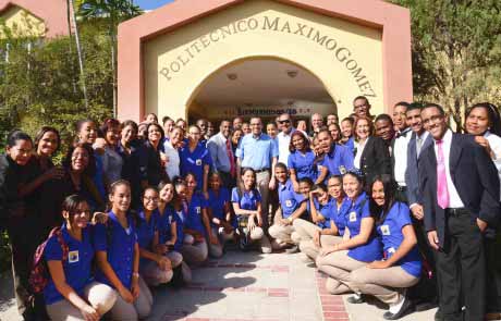  imagen Andrés Navarro recorre centros educativos de Baní, dispone reparación del Liceo Máximo Gómez 