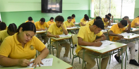  imagen Estudiantes tomando pruebas&nbsp; 