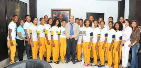  imagen Ministro de Educación recibe a estudiantes representarán al país en XV Gimnastrada Mundial en Finlandia 