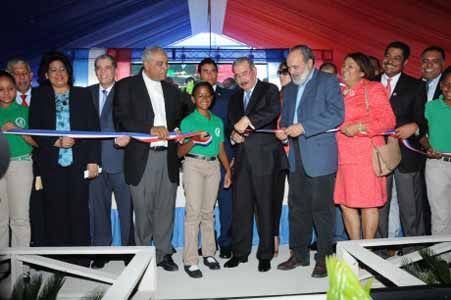  imagen Presidente Medina inaugura masivamente y en forma conjunta 22 escuelas en 15 provincias 