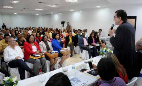  imagen Director Adolfo Cede&ntilde;o de la Rosa al pronunciar las palabras centrales del encuentro. 