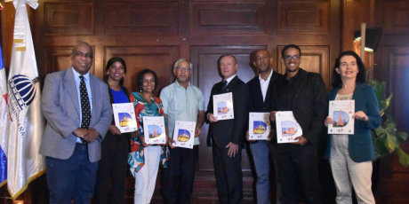  imagen Foto del Ministro Angel Hern&aacute;ndez junto a dem&aacute;s entidades 