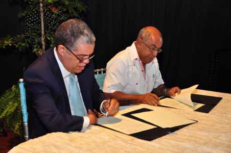  imagen Educación firma acuerdos con clubes deportivos y Cabildo de Moca para Séptimos Juegos Escolares 