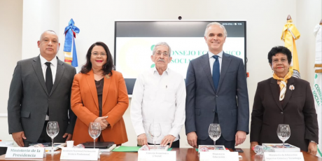  imagen Ministro de Educaci&oacute;n, Luis Miguel De Camps, participando en la asamblea del Pacto Nacional para la Reforma Educativa. 