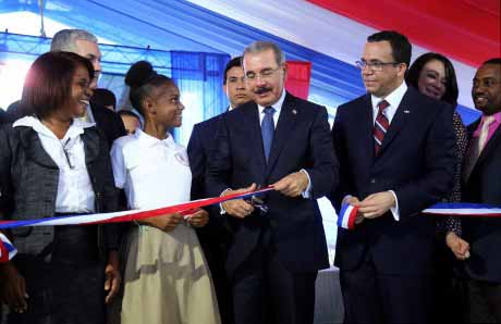  imagen Presidente Danilo Medina entrega Liceo Casimiro Rojas de la Rosa, que beneficiará 700 estudiantes de la comunidad Guanuma en Santo Domingo Norte 