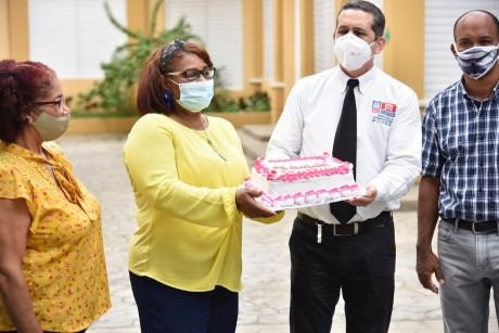  imagen Ministerio de Educaci&oacute;n agasajando docentes de centros educativos de la capital con motivo del D&iacute;a del Maestro 