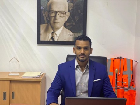  imagen El director de la Direcci&oacute;n de Riesgo de la cartera educativa, Carlos Darwin Mart&iacute;nez 