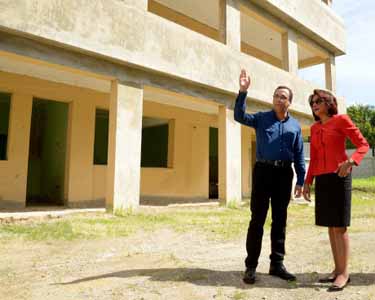  imagen &nbsp;Primera Dama C&aacute;ndida Montilla de Medina y Ministro Andr&eacute;s Navarro observan avance construcci&oacute;n del Centro de Acogida para Ni&ntilde;os y Ni&ntilde;as en Estado de Vulnerabilidad. 