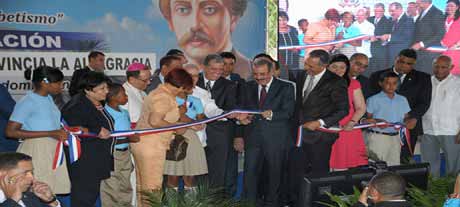  imagen Presidente Medina entrega 11 centros educativos con 192 aulas en La Altagracia 