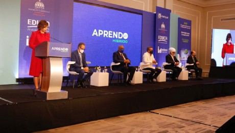  imagen El ministro Fulcar, tuvo a su cargo este viernes las palabras de apertura del XXIV Congreso Internacional de Educaci&oacute;n Aprendo reimaginando la educaci&oacute;n: un modelo h&iacute;brido que auspicia EDUCA. 