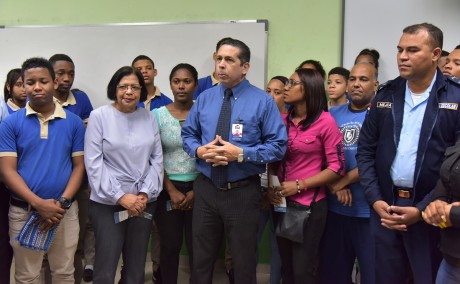  imagen En representaci&oacute;n del MINERD estuvo Diego Pesqueira, director de Comunicaciones, mientras que el teniente coronel Roberto Mej&iacute;a Liriano lo hizo por Polic&iacute;a Escolar.&nbsp; 