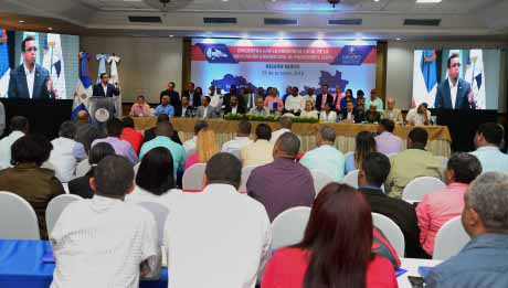  imagen Navarro afirma que profesores  y estudiantes deben ser sujetos, no objetos, de la Revolución Educativa para que sea sostenible. 