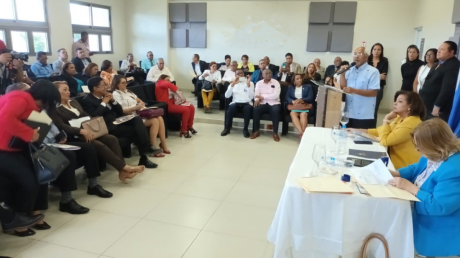  imagen Ministro de Educaci&oacute;n, &Aacute;ngel Hern&aacute;ndez reunido con directores regionales y distritales. 