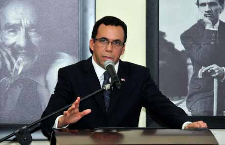  imagen 
Navarro afirma que encaminará esfuerzos en fortalecimiento institucional, aplicación de gasto inteligente, propiciar ambiente que facilite labor de docentes y un proceso de aprendizaje de estudiantes 