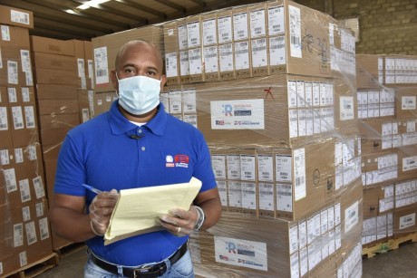  imagen Reinaldo Lora, director general de los almacenes del MINERD 